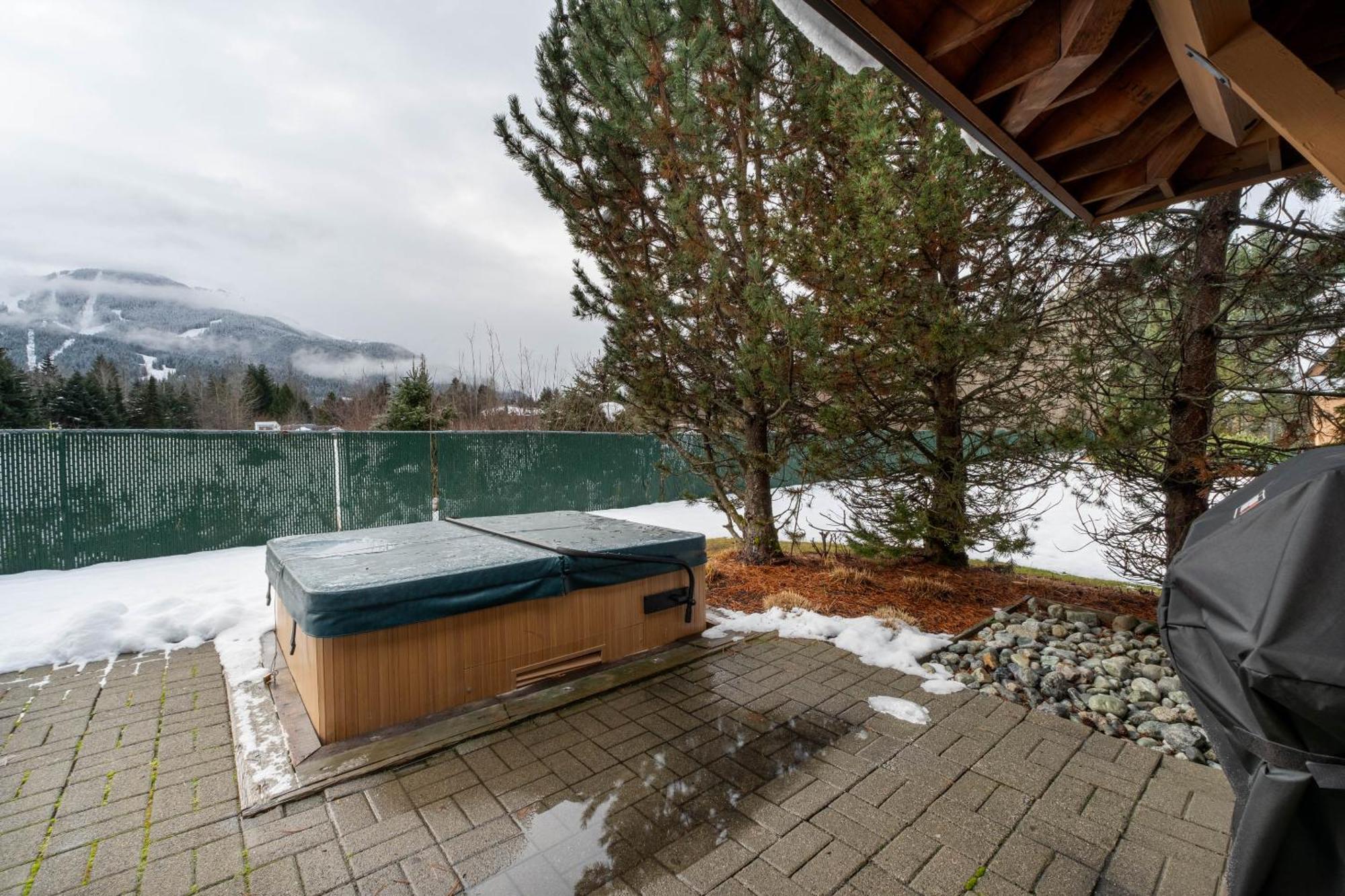 Montebello By Whistler Premier Exterior photo